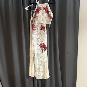 Lulu's Cream Lace Accent